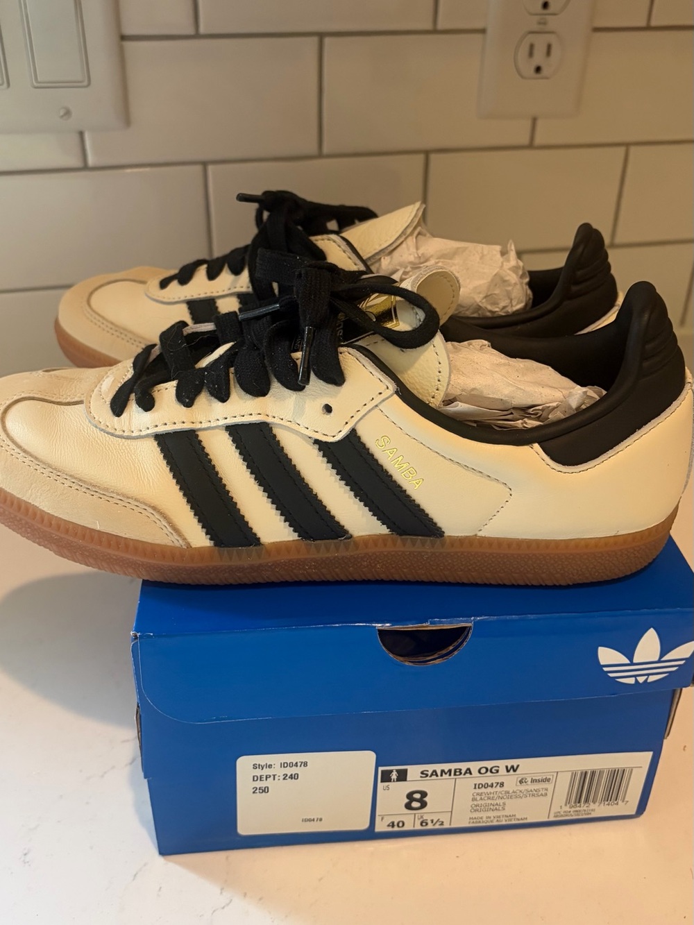adidas Cream Leather Sneakers with Black Stripes and Gum Sole - Picture 2 of 2